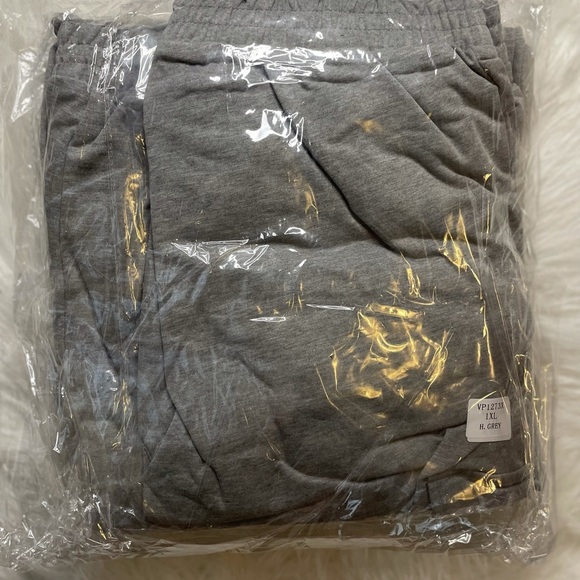 GREY FITTED PLUS SIZE CARGO JOGGER SWEATPANTS - Picture 10 of 11